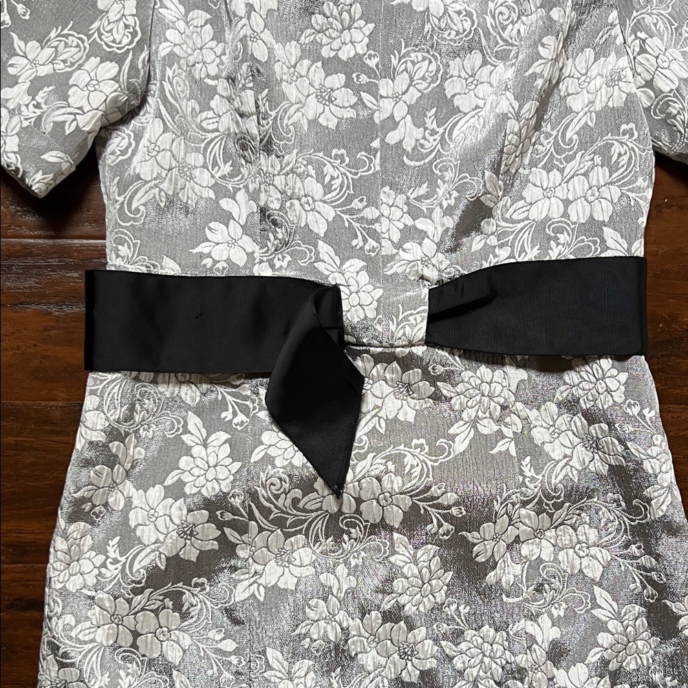 Nanette Lepore Silver Floral Jacquard Sheath Dress with Black Waist Tie Size 14 - Picture 4 of 16